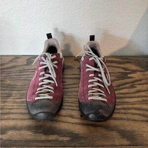 Asolo Women's Shiver GTX in plum.